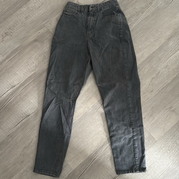 Size 4 American eagle bluish/grey curvy mom jeans! Worn maybe 4 times! - Picture 3 of 5